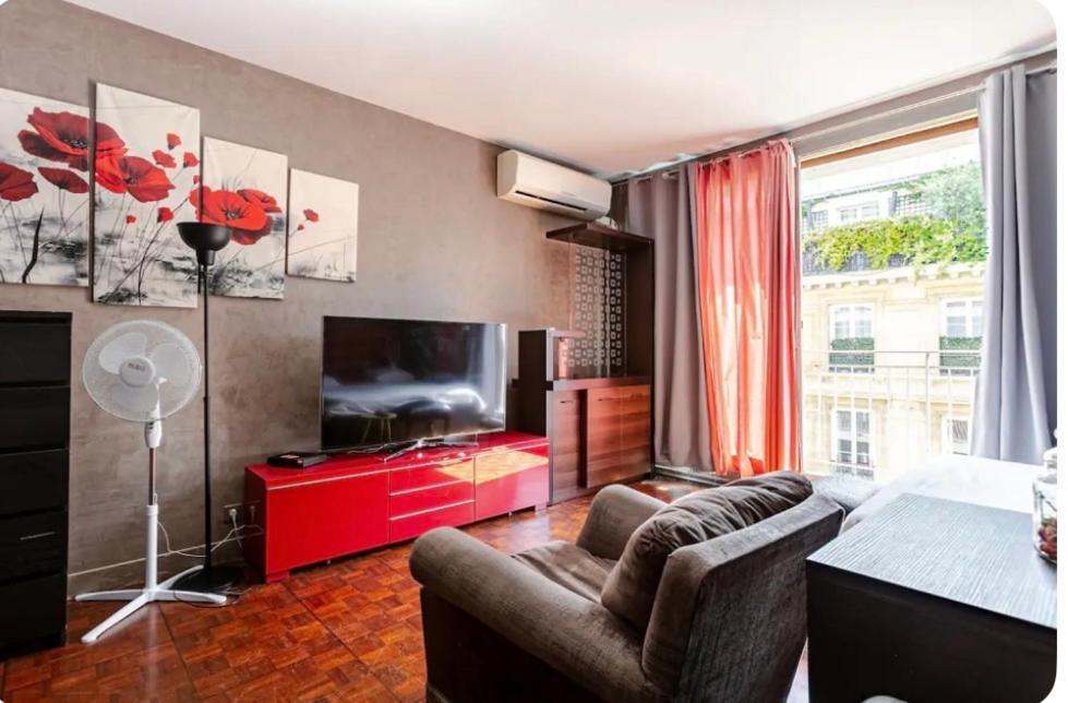 Studio Elysees Parijs Buitenkant foto